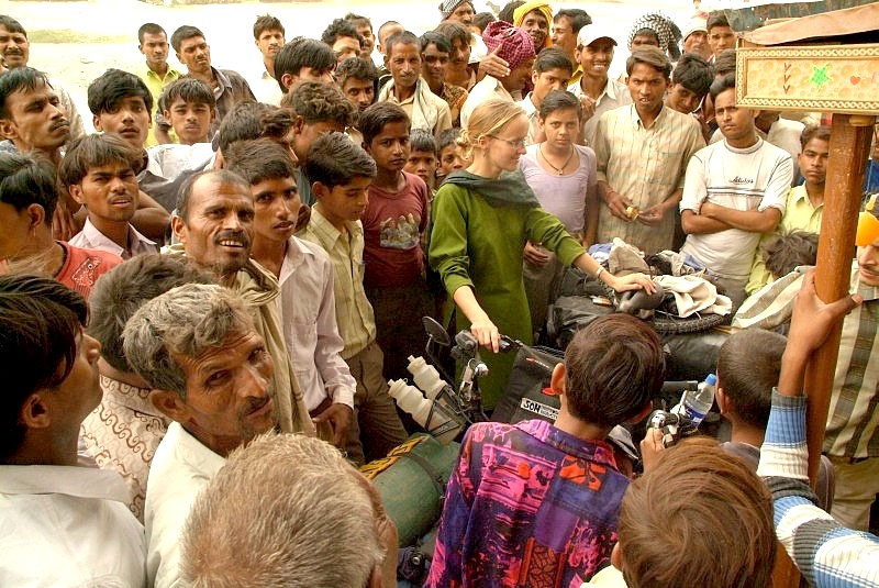 	Indien: Hunderte Inder bedrängen uns wenn wir nur fünf Minuten in Uttar Pradesh anhalten	