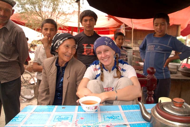 china2 004-netter-Schwatz-in-Restaurant