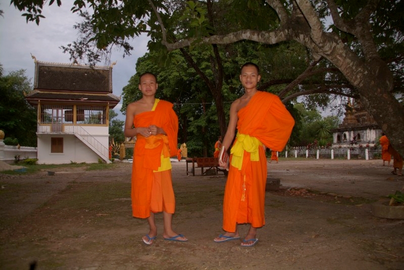 	Laos: Buddhistische Mönche in Louang Prabang	