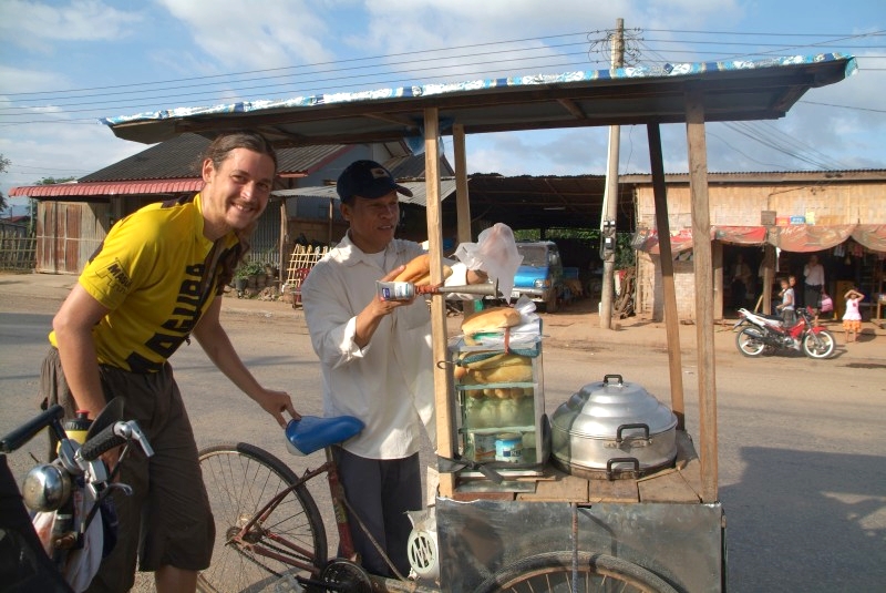 	Laos: Laos war französische Kolonie daher gibt es Baguette	