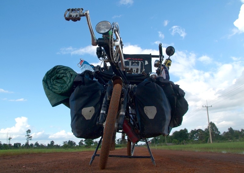 Kambodscha: Unser Tandem Hase Pino auf der Piste in Kambodscha