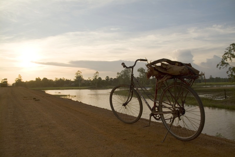 Kambodscha: Abgestelltes Fahrrad in Kambodscha