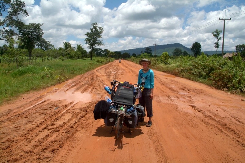 Kambodscha: Es regnet und wir müssen aufpassen nicht im Matsch zu landen