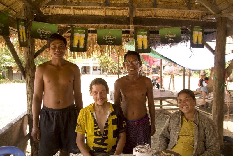 Kambodscha: Benny mit Kambodschanern