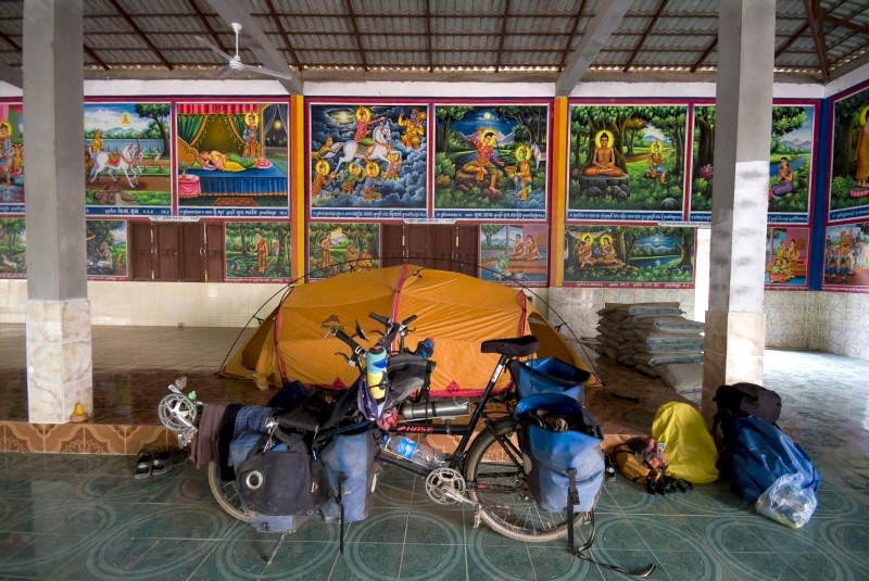 Kambodscha: Wir zelten bei einem Kloster